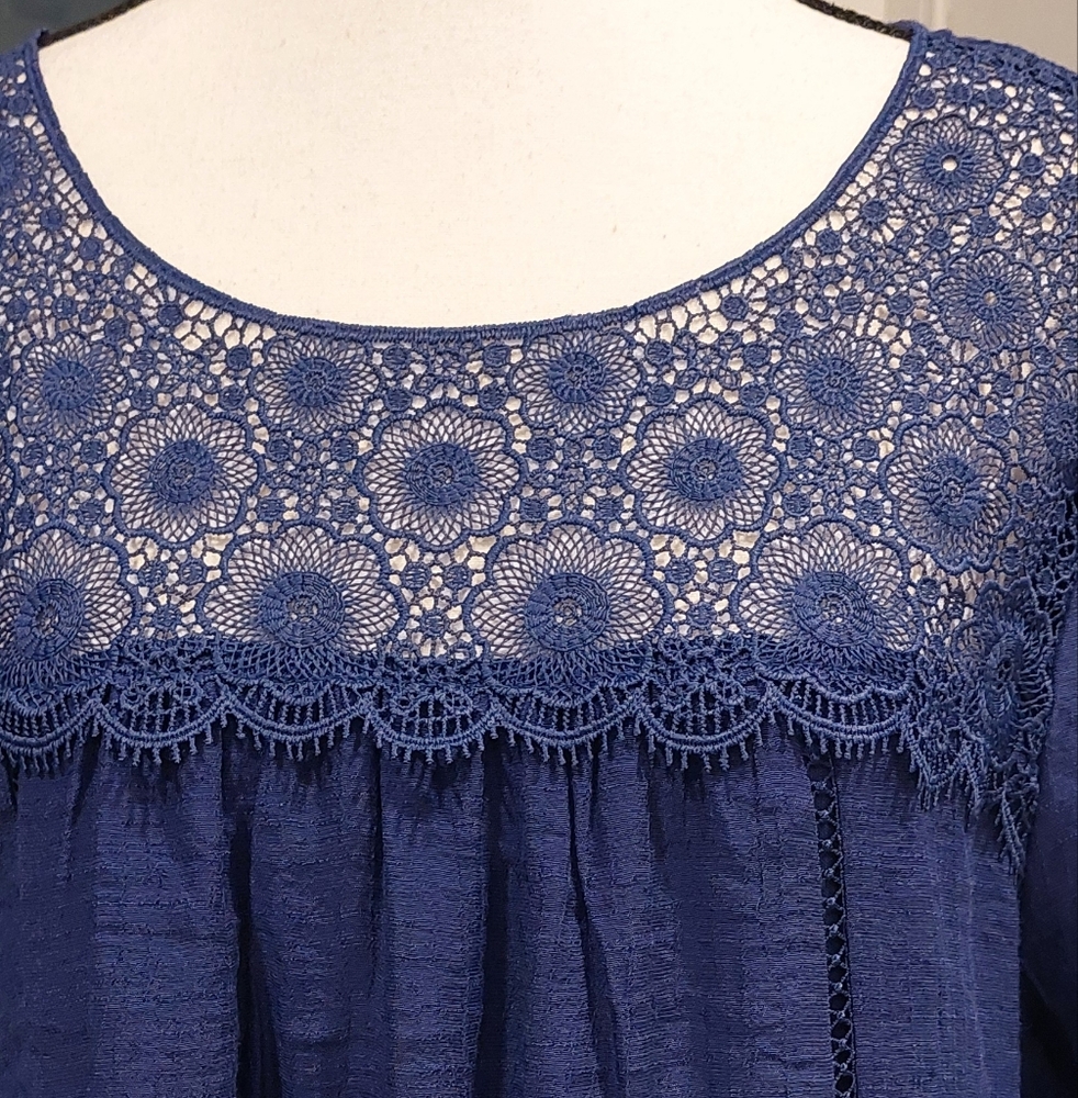 Chic Navy Lace Detail Blouse - Picture 3 of 7